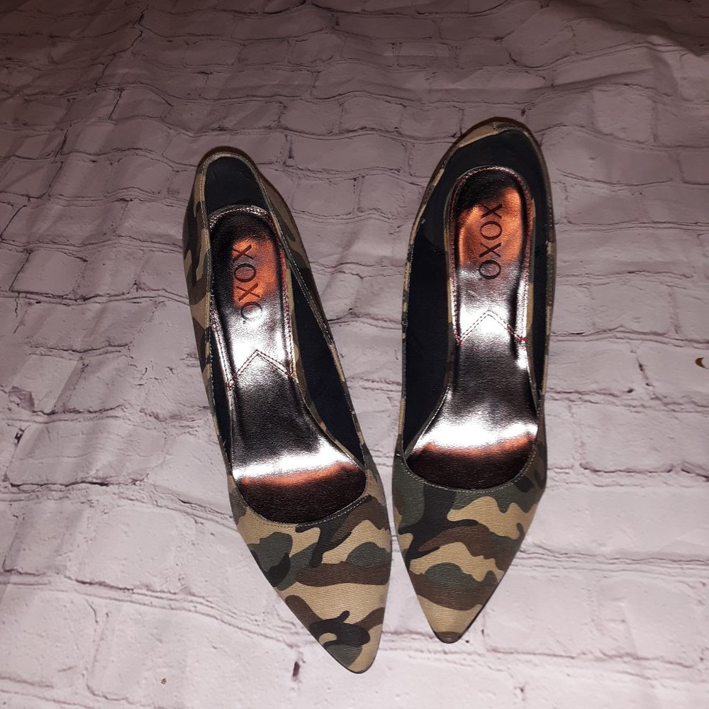 XOXO Women's Camouflage Pointed-Toe Pumps - Olive Camo